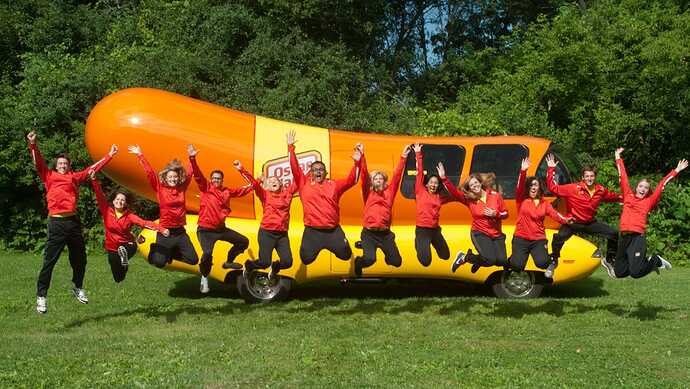 636324343117510112-class-of-2017-Hotdoggers-photo-credit-Oscar-Mayer
