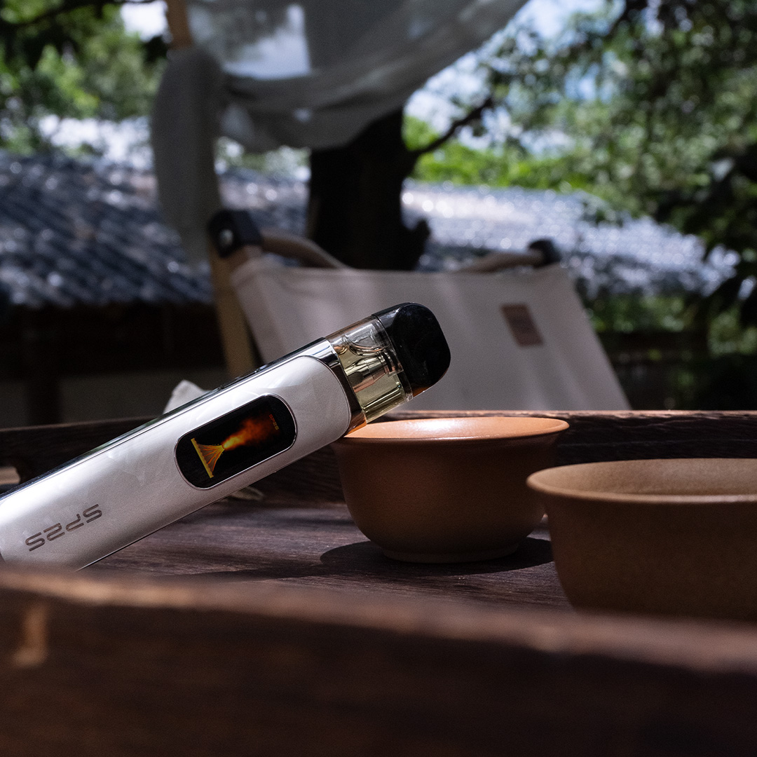 sp2s uranus pod system outdoor hand-3